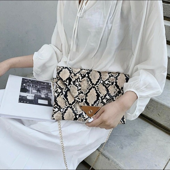 Snakeskin Animal Print Envelope Clutch Bag - Picture 3 of 8